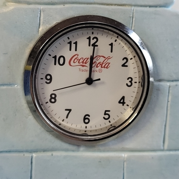 Coca-cola Polar Bear Swimming in Pool with Clock - Picture 9 of 14
